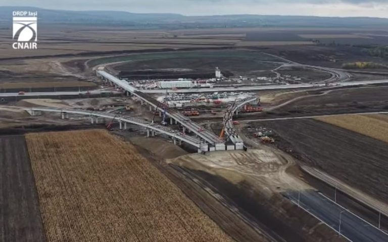 Video/UMB a depășit pragul de 71% pe lotul Săucești- Trifești din A7. Se lucrează la finisaje și sisteme inteligente