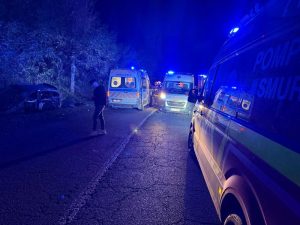 Dofteana/Cinci răniți după o coliziune dintre un BMW și un microbuz de pasageri, pe DN 12A