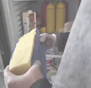 Manipulare alimente în condiții de igienă în școli din Bacău.
