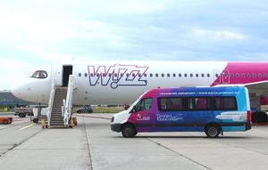 Orarul de iarnă la Aeroportul „George Enescu” Bacău: mai multe curse spre Londra, Roma, Torino, Milano și Dublin 1 Aeronava Wizz Air la Aeroportul Bacău cu autocar transfer spre orașe.
