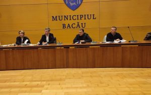Sute de comentarii online, un singur cetățean prezent la dezbaterea privind utilizarea trotinetelor electrice în Bacău