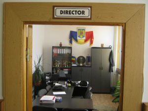 Cine câștigă bătălia pentru scaunul de director? Harta candidaturilor în școlile din județul Bacău 1 Cine câștigă bătălia pentru scaunul de director? Harta candidaturilor în școlile din județul Bacău