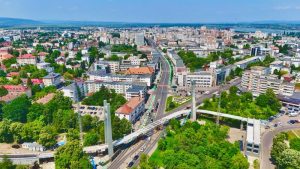 ANALIZĂ/Bacăul devine cel mai ieftin municipiu din Moldova la parcări, după reducerea abonamentului anual la jumătate