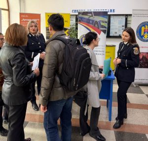 Oferte de carieră în uniformă la Bursa Locurilor de Muncă pentru Absolvenți din Bacău