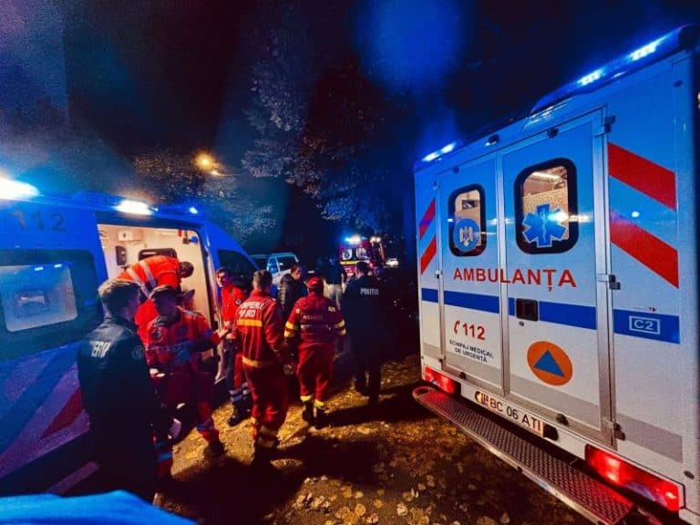 Un bărbat căzut pe strada Banca Națională din Bacău a fost salvat din ghearele morții în ambulanță